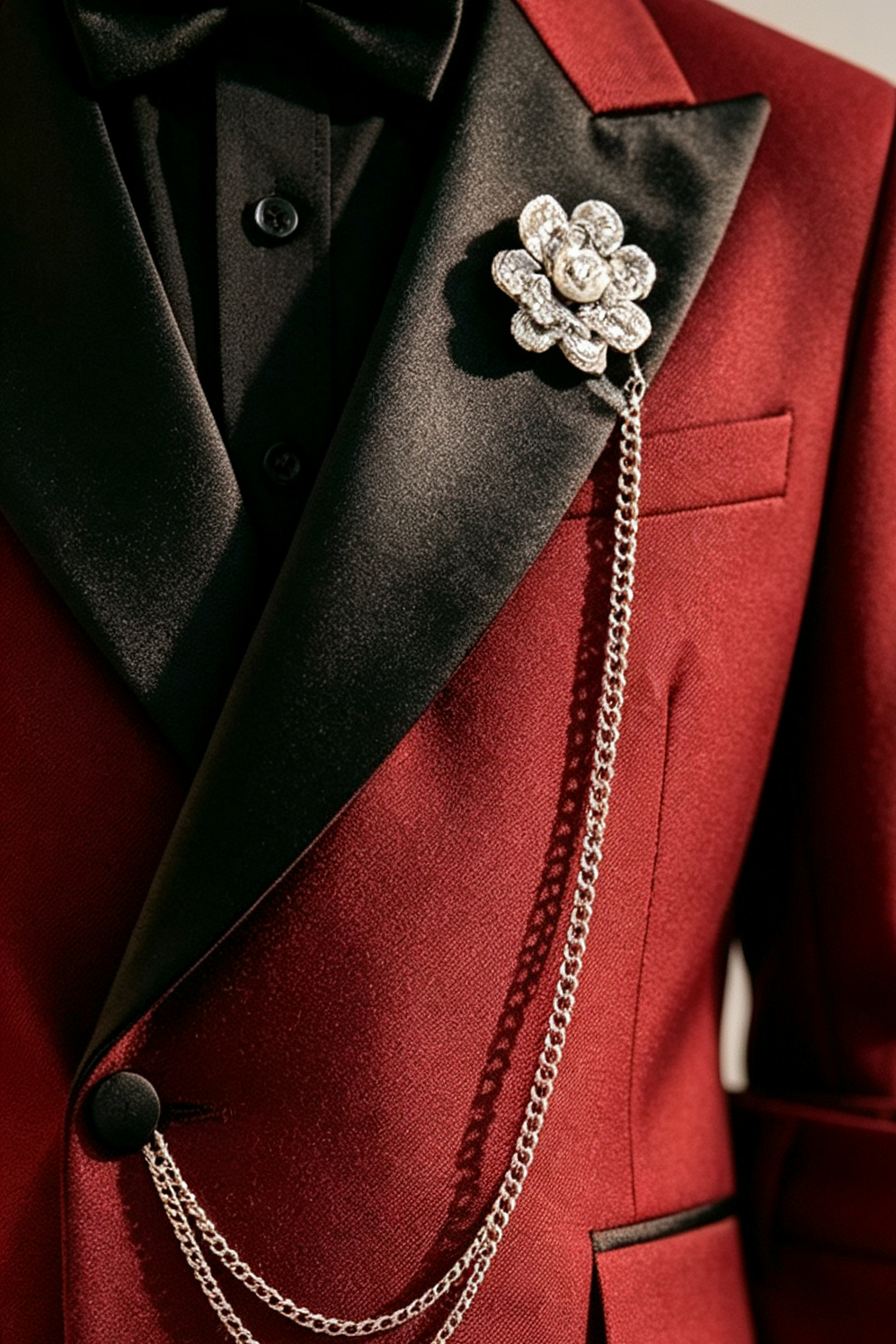 Red & Black Satin Lapels Single‑Breasted 2‑Piece Tuxedo